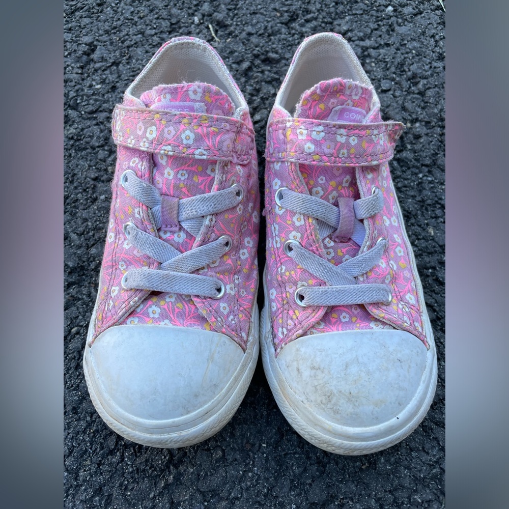 converse toddler shoes (size toddler 10)